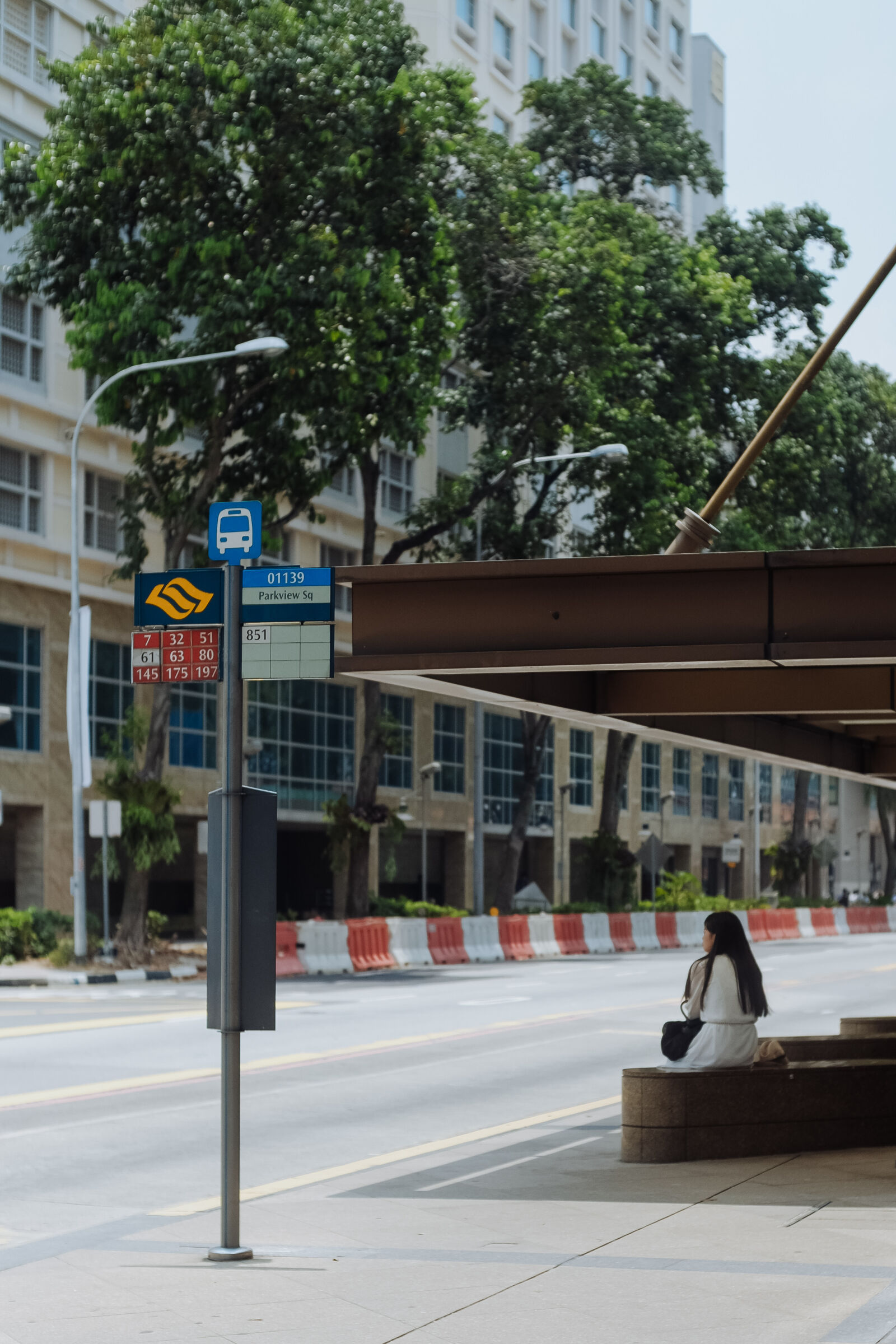 Fujifilm X-T1 sample photo. Bus, people, shelter, singapore photography