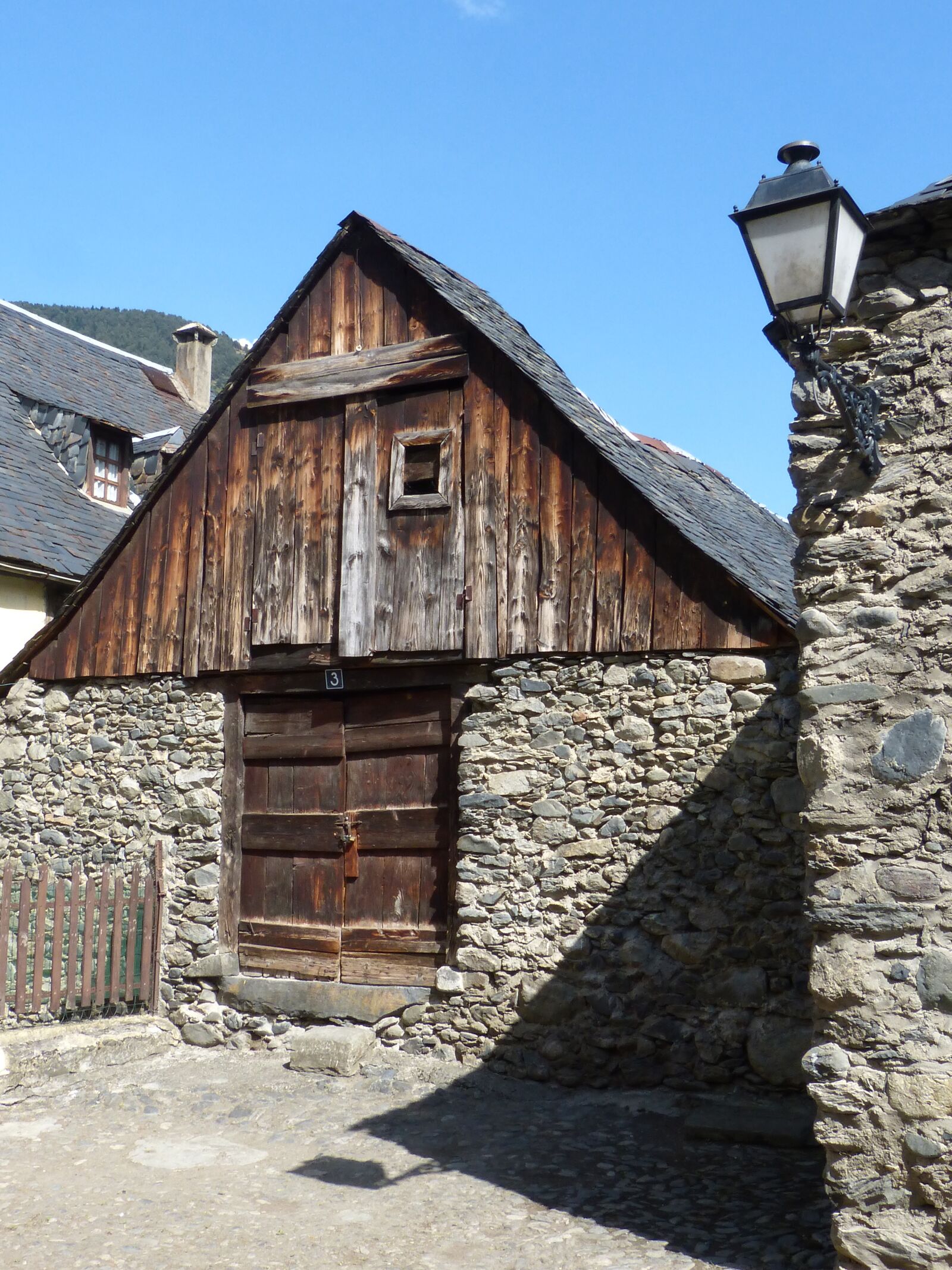 Panasonic DMC-FZ62 sample photo. House, haystack, vielha photography