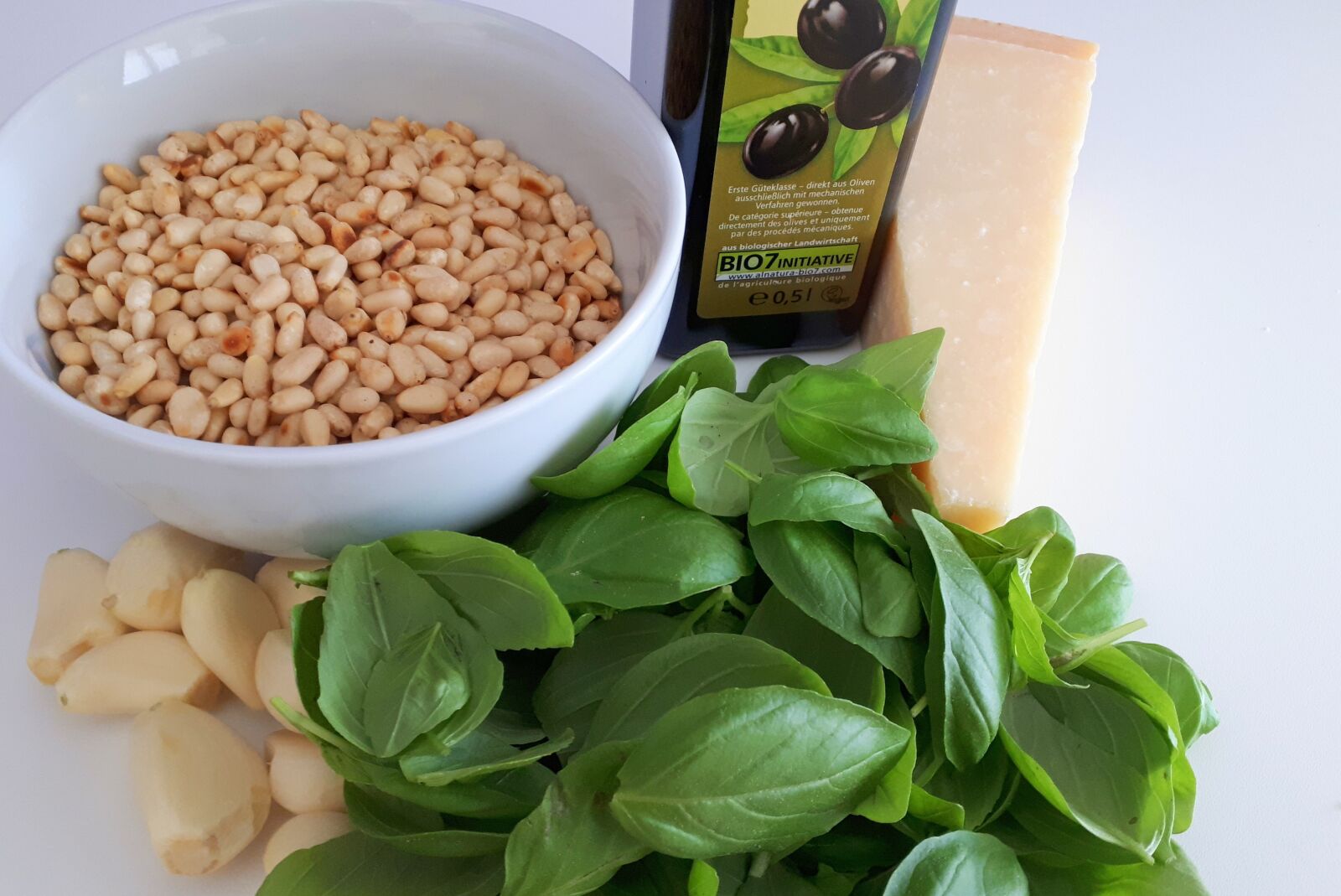 Samsung Galaxy A5(2017) sample photo. Basil, basil pesto, garlic photography