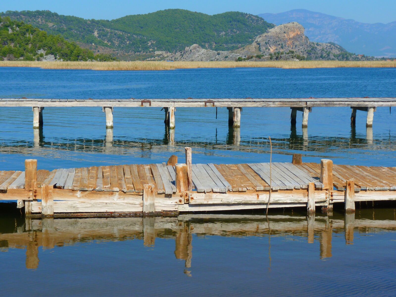 Panasonic Lumix DMC-FZ35 (Lumix DMC-FZ38) sample photo. Web, lake, jetty photography