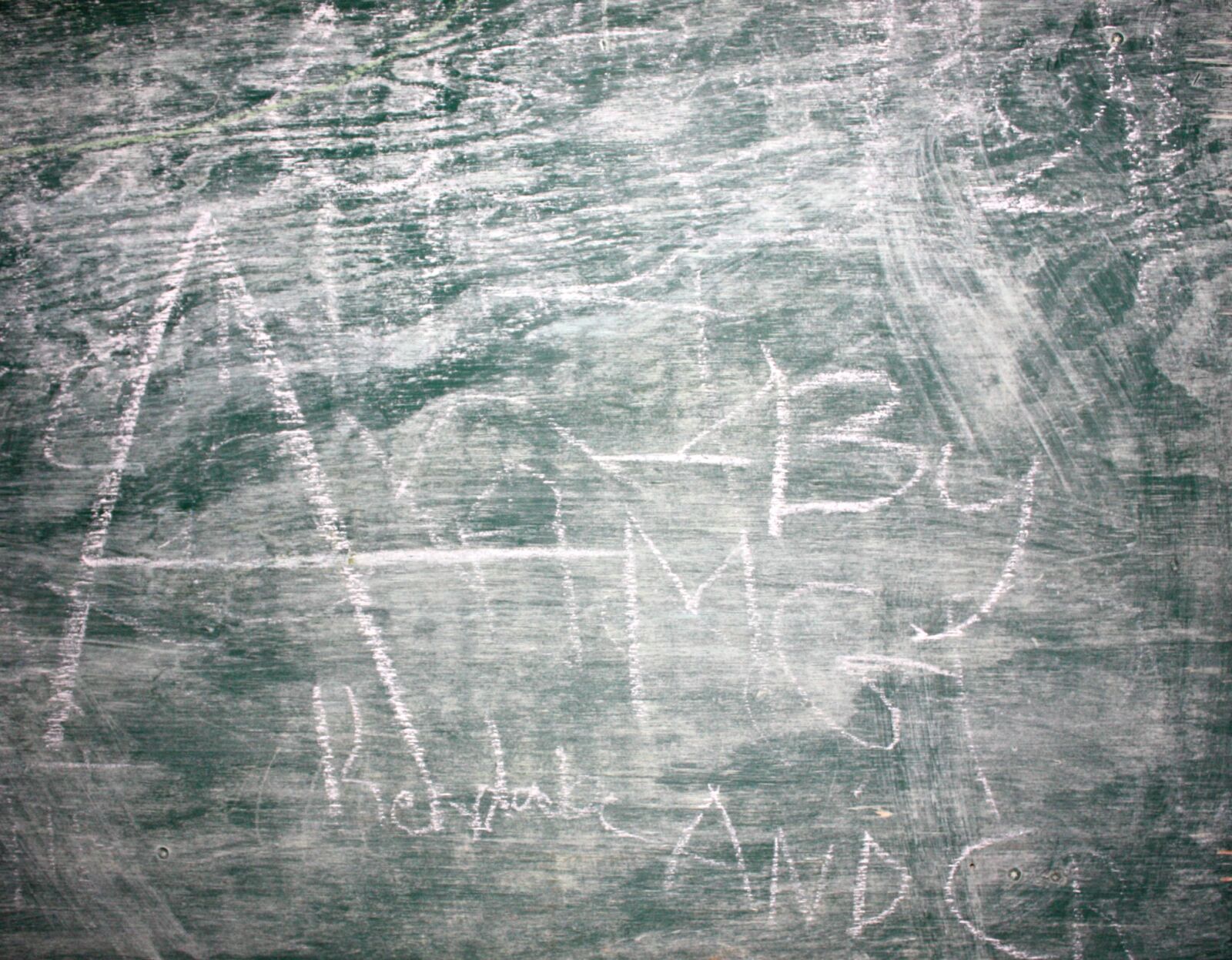 Canon EOS 450D (EOS Rebel XSi / EOS Kiss X2) + Canon EF-S 18-55mm F3.5-5.6 IS sample photo. Background, chalk, chalkboard, green photography