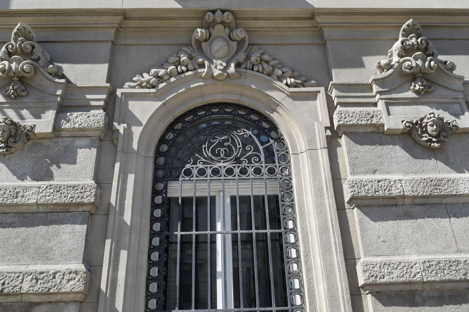 Nikon D5500 sample photo. Capital city, cast iron photography