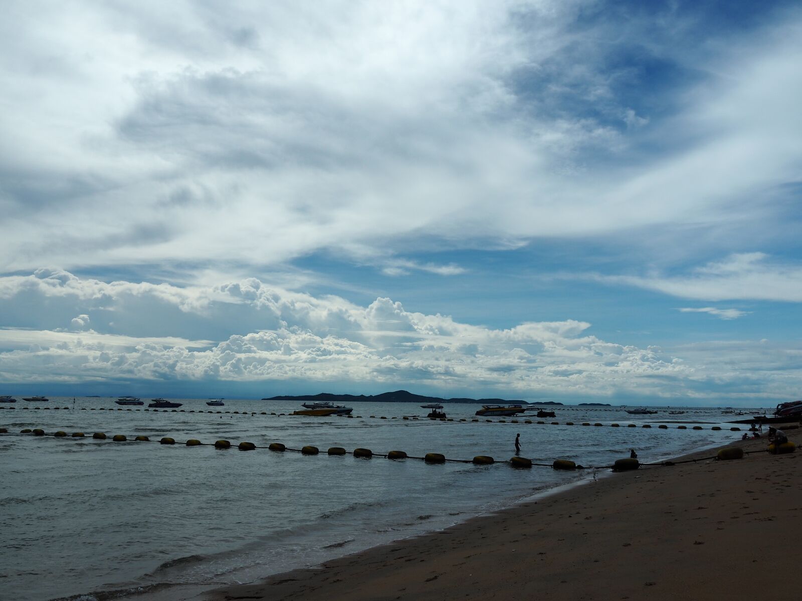 Olympus OM-D E-M5 II sample photo. Beach, chom, candle photography