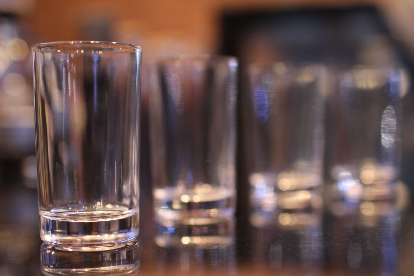 Canon EOS 600D (Rebel EOS T3i / EOS Kiss X5) + Canon EF 35mm F1.4L USM sample photo. Glass, bar, alcohol photography