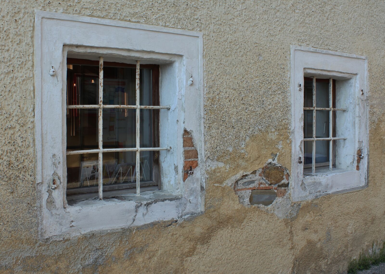 Canon EOS 550D (EOS Rebel T2i / EOS Kiss X4) sample photo. Facade, window, view photography