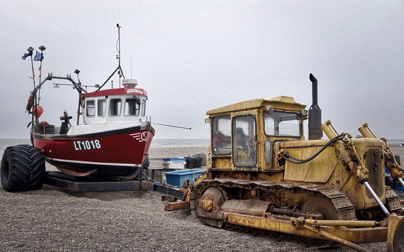 Sony Cyber-shot DSC-RX100 III sample photo. Boat, tractor, seaside photography