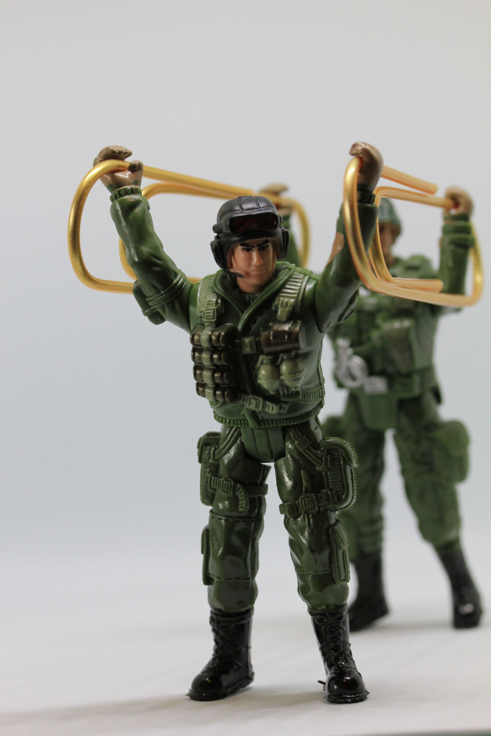 Canon EOS 550D (EOS Rebel T2i / EOS Kiss X4) sample photo. Paperclip, soldier, toy photography