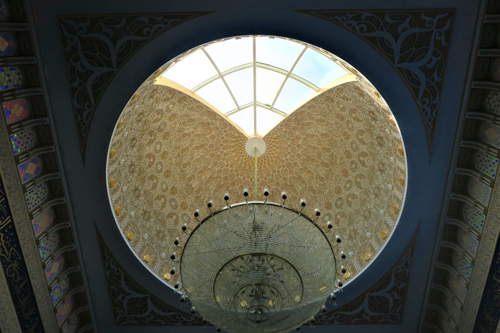 Canon PowerShot G7 X sample photo. Chandelier, dome, cami photography