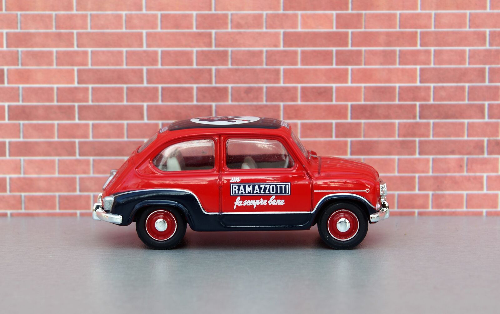 Sony DT 18-70mm F3.5-5.6 sample photo. Model car, fiat 500, fiat 600 photography