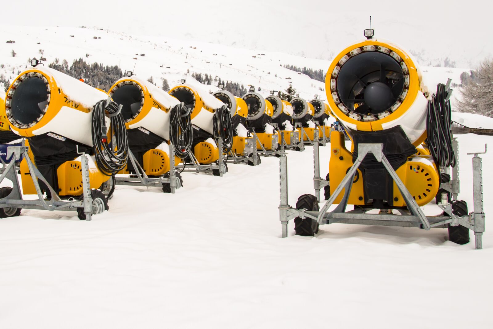 Canon EOS 700D (EOS Rebel T5i / EOS Kiss X7i) sample photo. Snow cannons, snow, winter photography