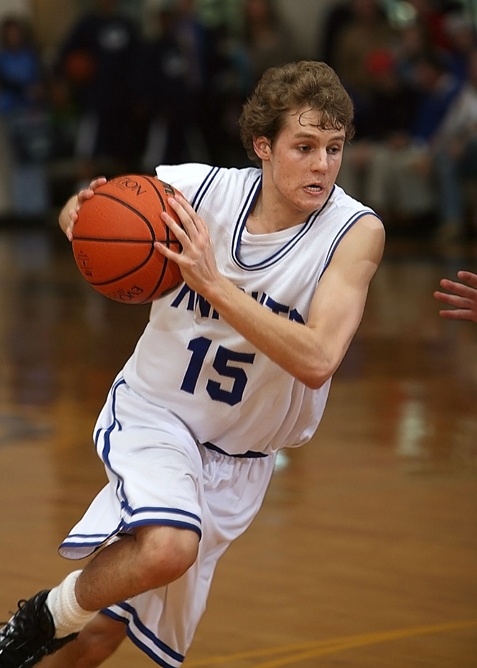 Canon EOS-1D Mark II N sample photo. Basketball, player, driving photography