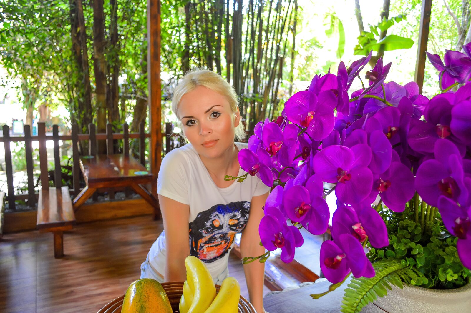 Nikon D3200 sample photo. Blonde with flowers, pink photography