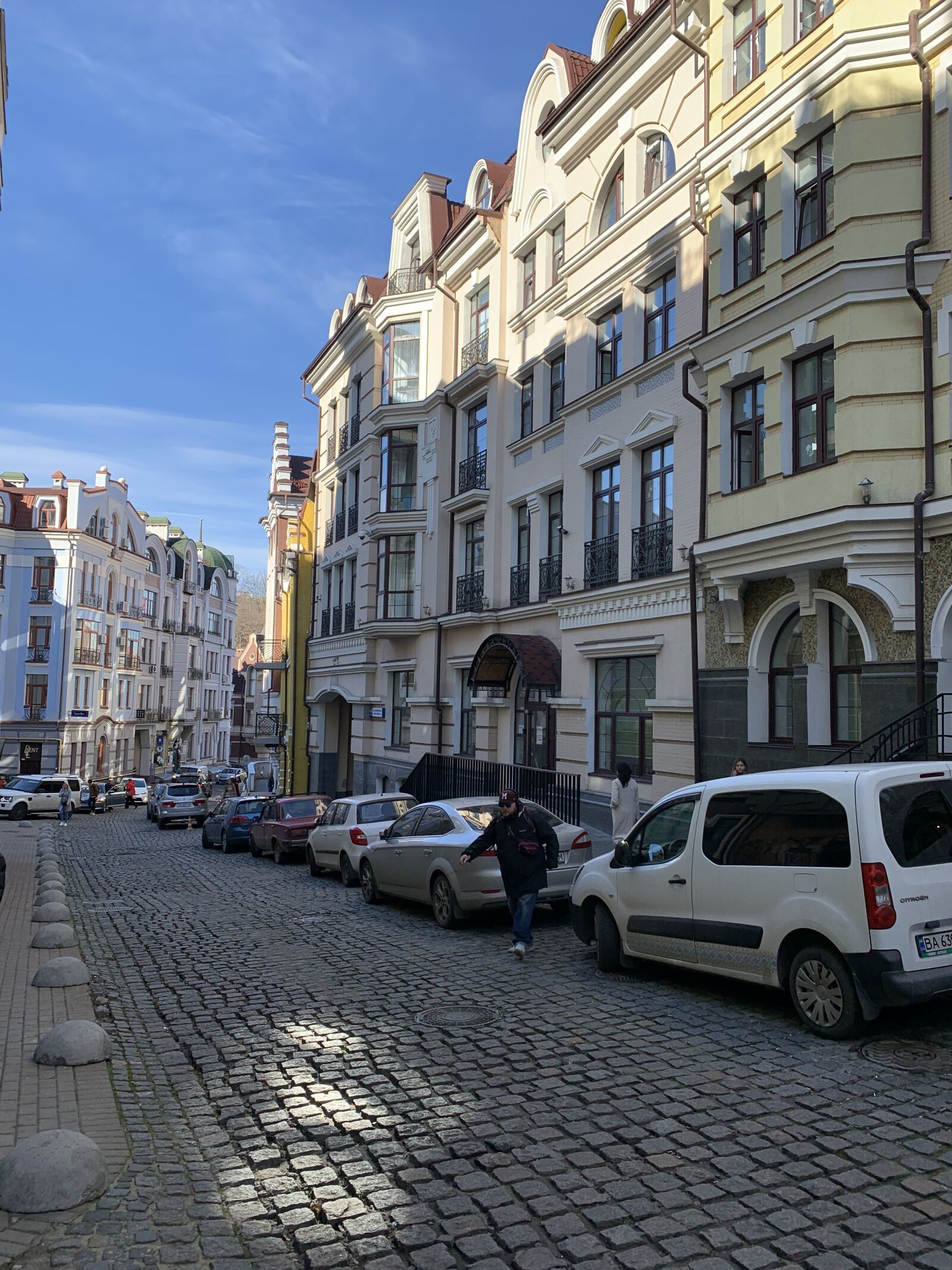 iPhone XS back dual camera 4.25mm f/1.8 sample photo. Brick, road, kyiv photography