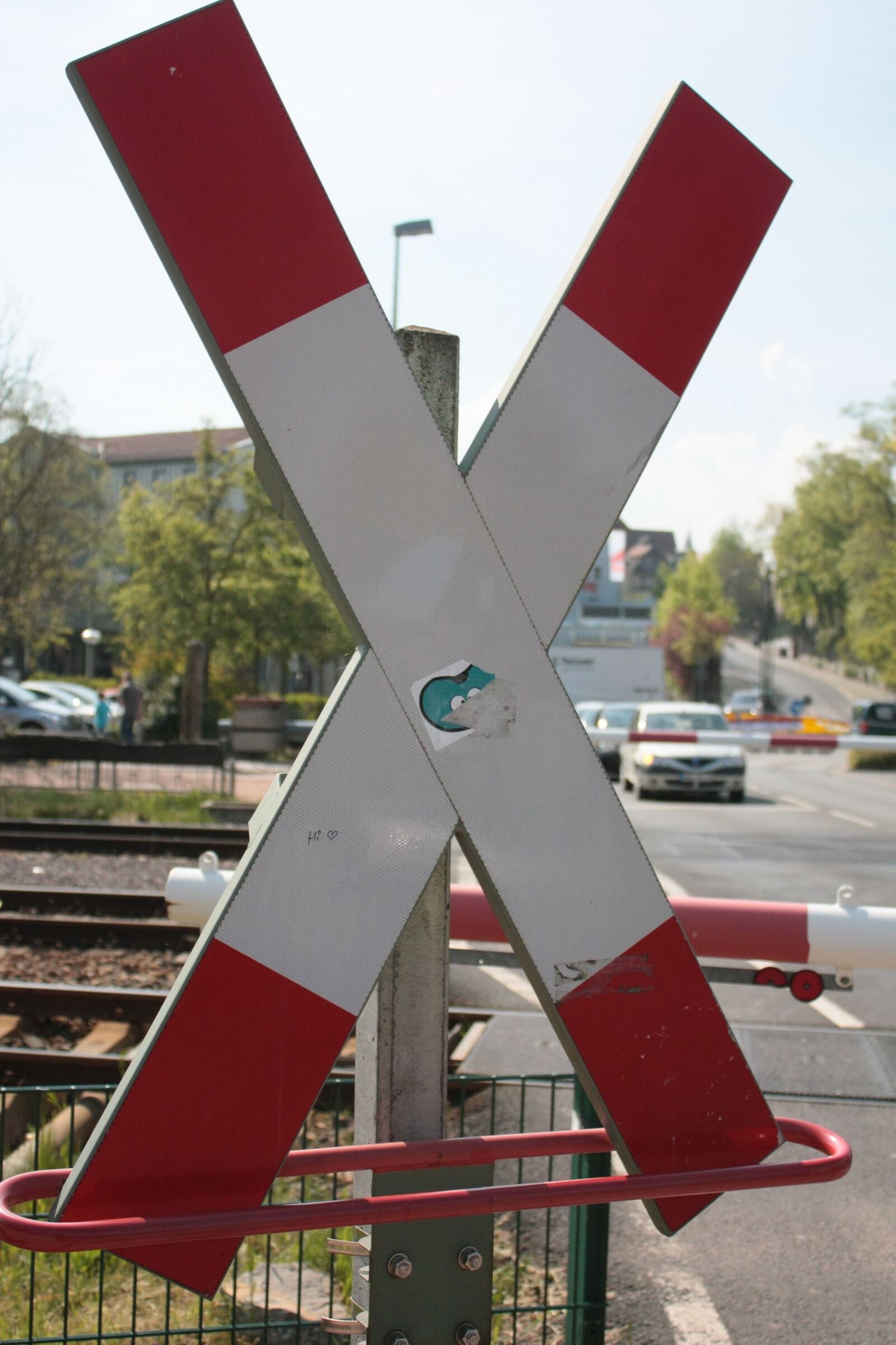Canon EOS 450D (EOS Rebel XSi / EOS Kiss X2) sample photo. Andreaskreuz, train, level crossing photography