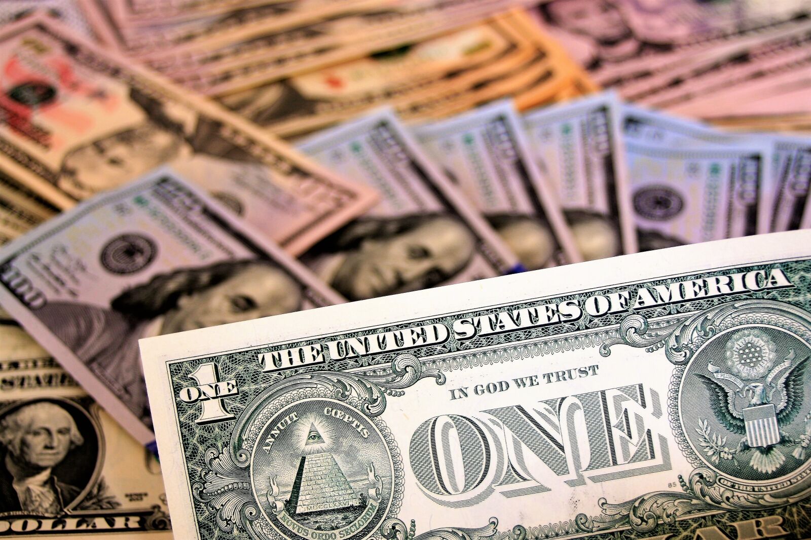 Canon EOS 400D (EOS Digital Rebel XTi / EOS Kiss Digital X) sample photo. One, the dollar, currency photography