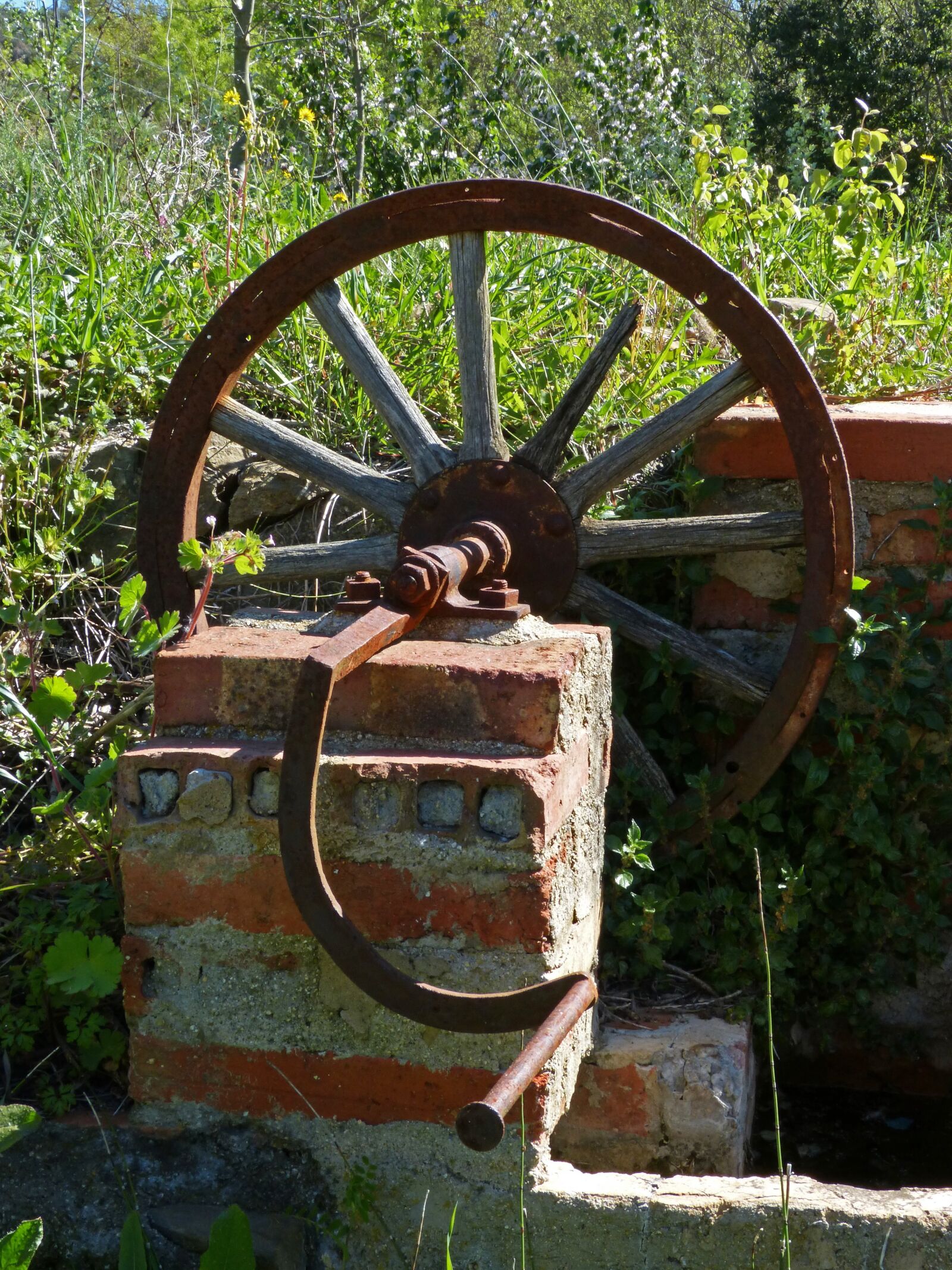 Panasonic DMC-FZ62 sample photo. Well, crank, mechanism photography