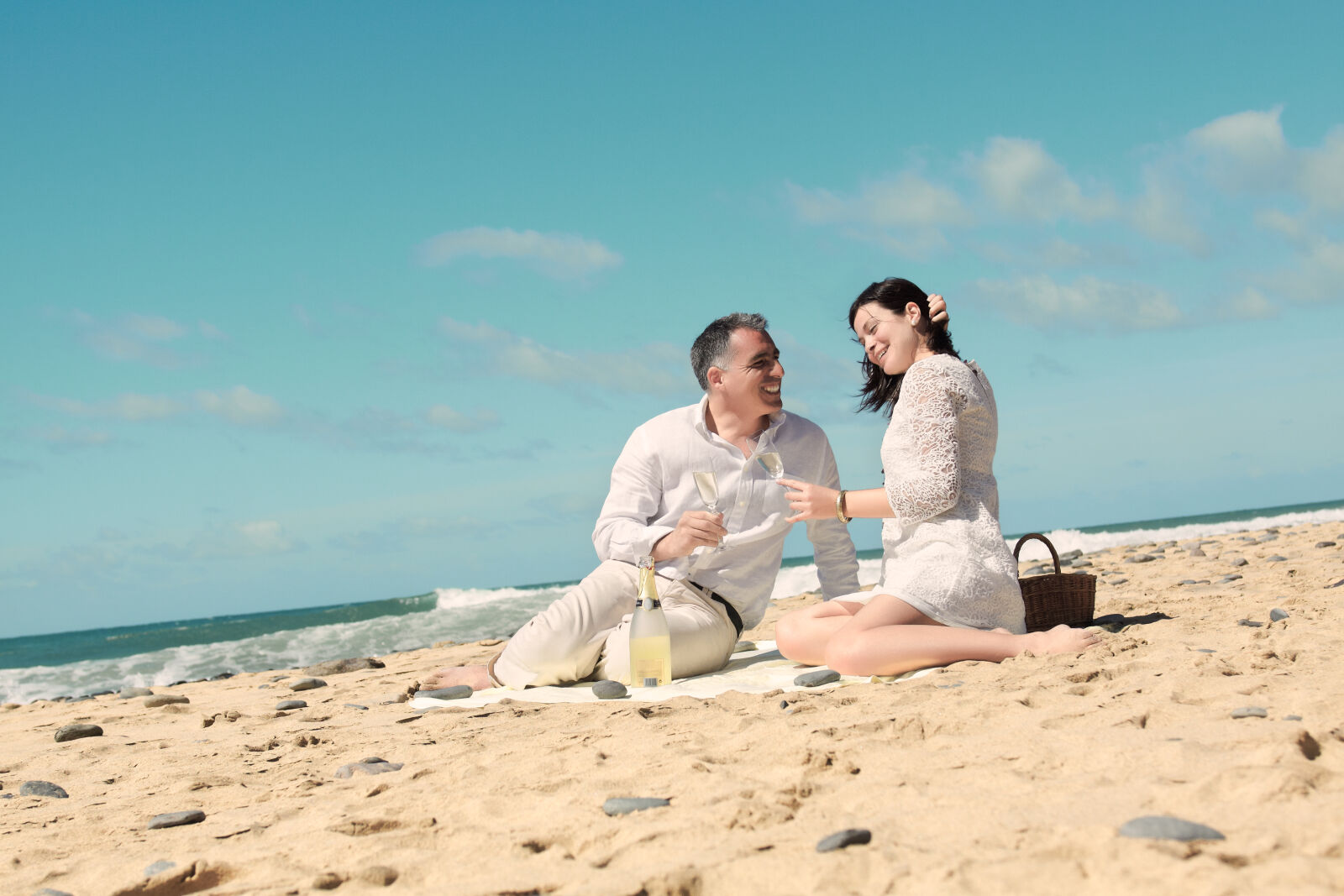 Canon EOS 50D sample photo. Adult, affectionate, alcohol, beach photography