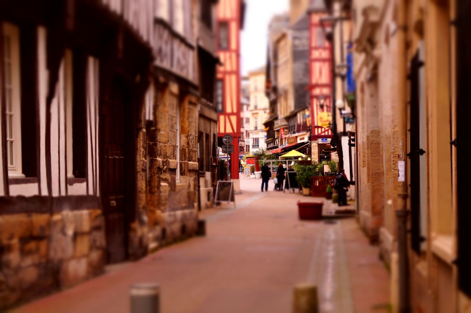 Sony SLT-A58 + Sony DT 55-200mm F4-5.6 SAM sample photo. Street, rouen, miniature photography
