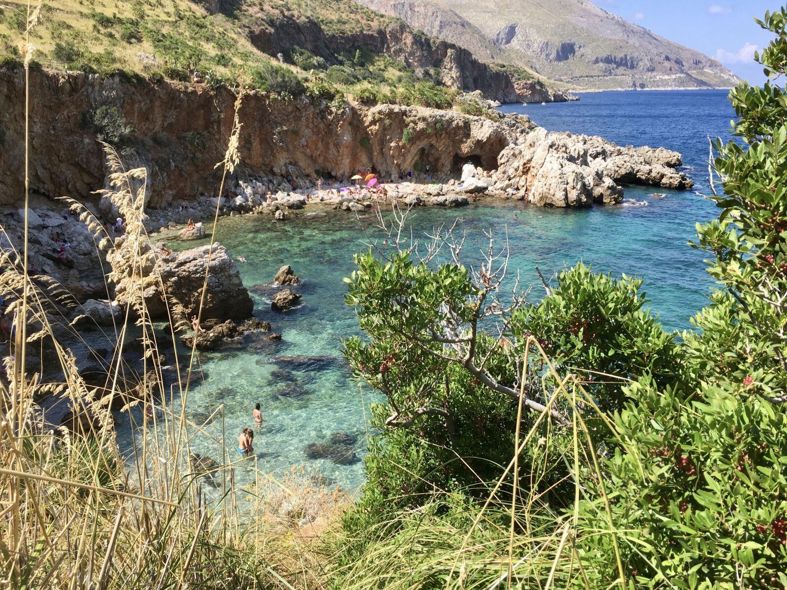 iPhone SE back camera 4.15mm f/2.2 sample photo. Beach, holiday, sea photography