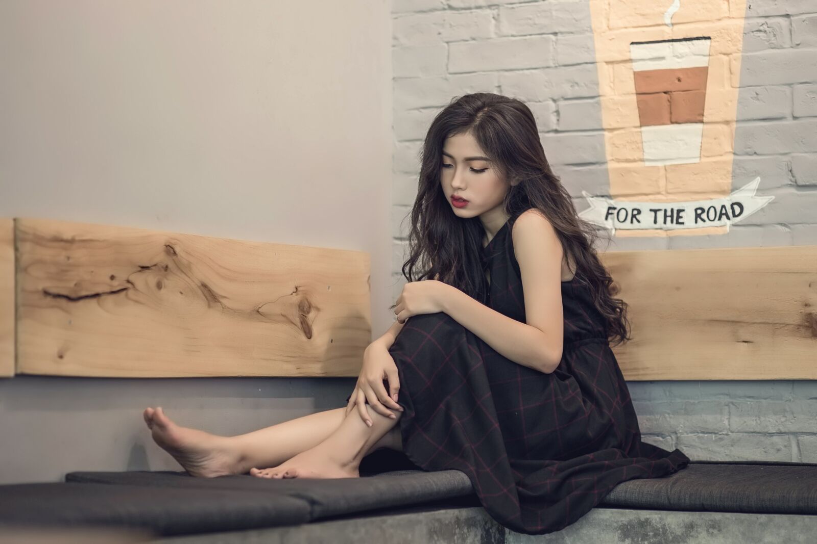 Canon EF 85mm F1.8 USM sample photo. Women, sad, alone photography