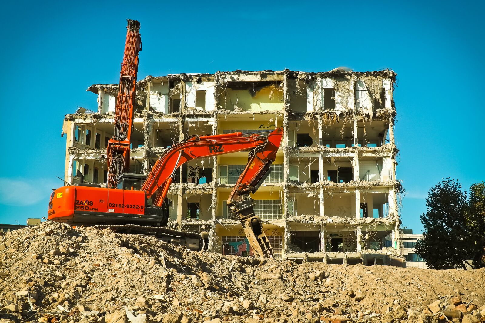 Olympus OM-D E-M10 sample photo. Site, excavators, construction work photography