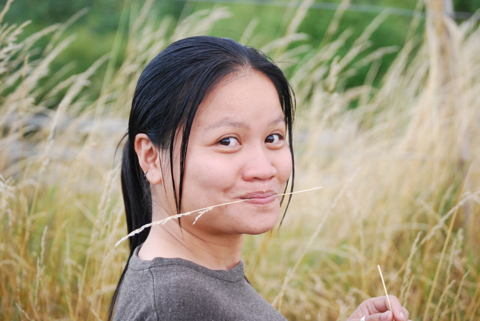 Nikon D40X sample photo. Grass, lady, smile photography