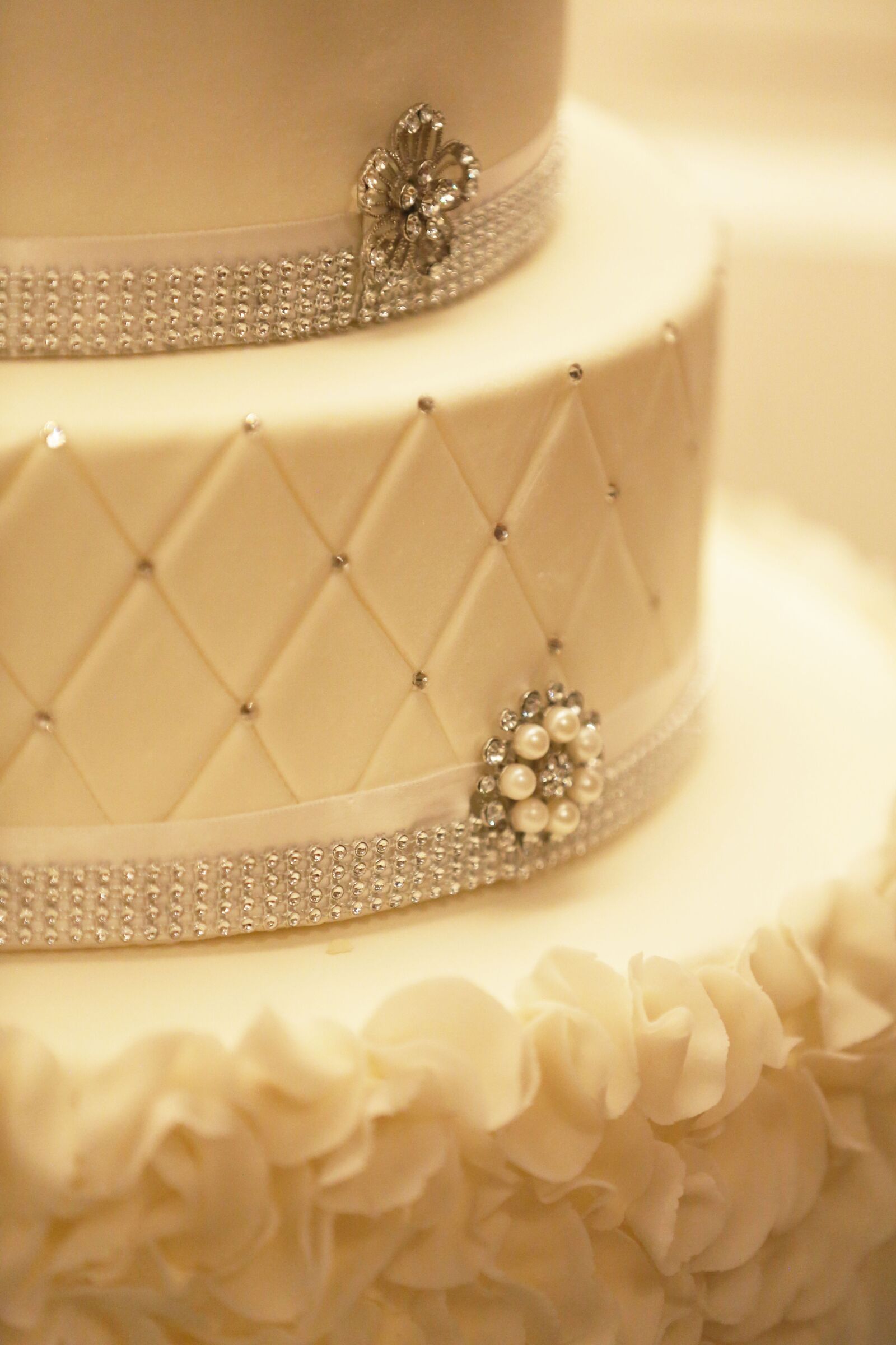 Canon EOS 5D Mark III sample photo. Cake, decoration, wedding-cake photography