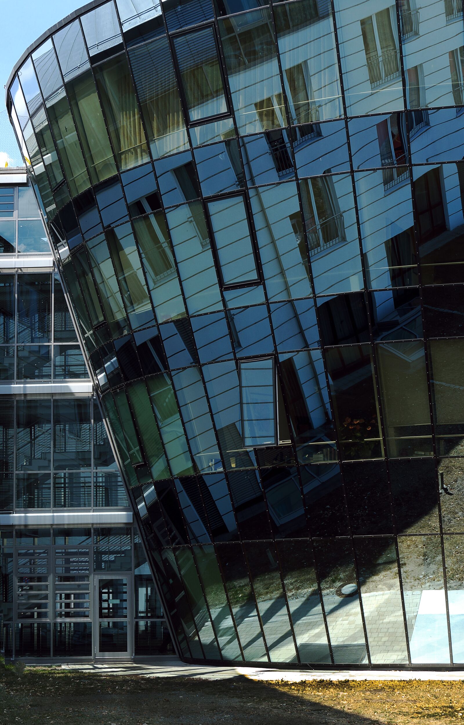 Panasonic Lumix DMC-FZ1000 sample photo. Architecture, glass facade, mirror photography