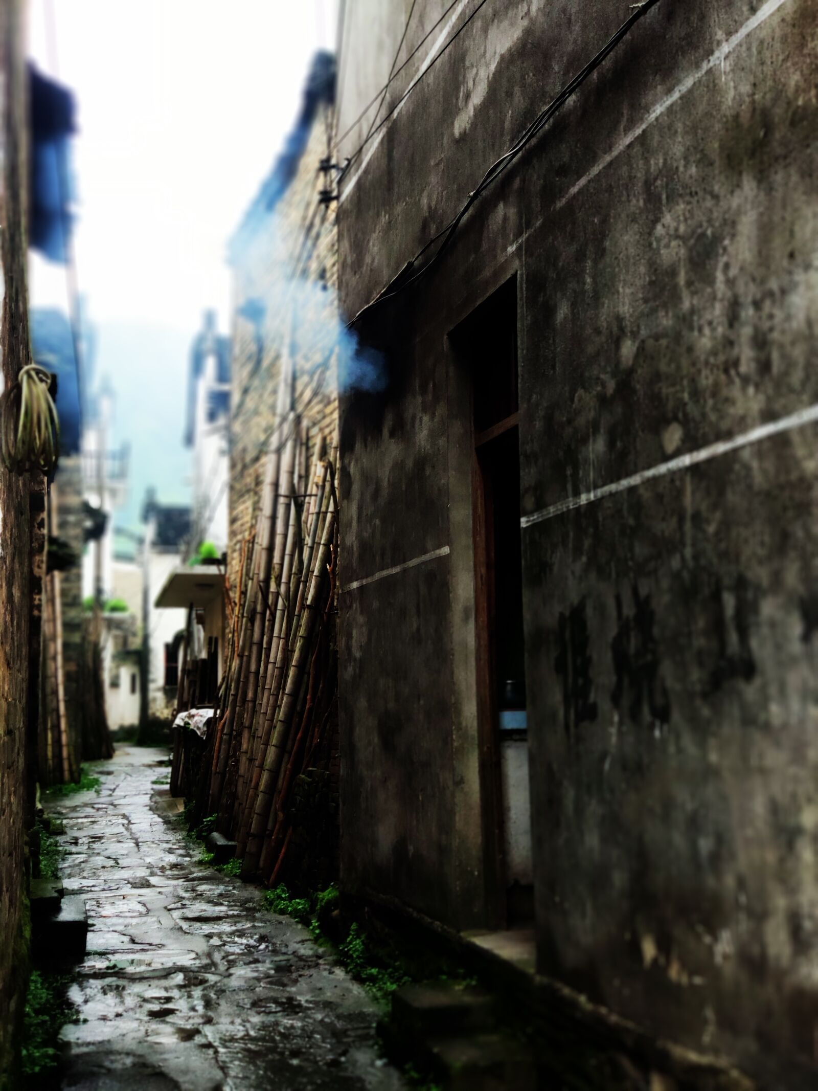 Xiaomi MI 8 sample photo. Smoke, trail, people photography