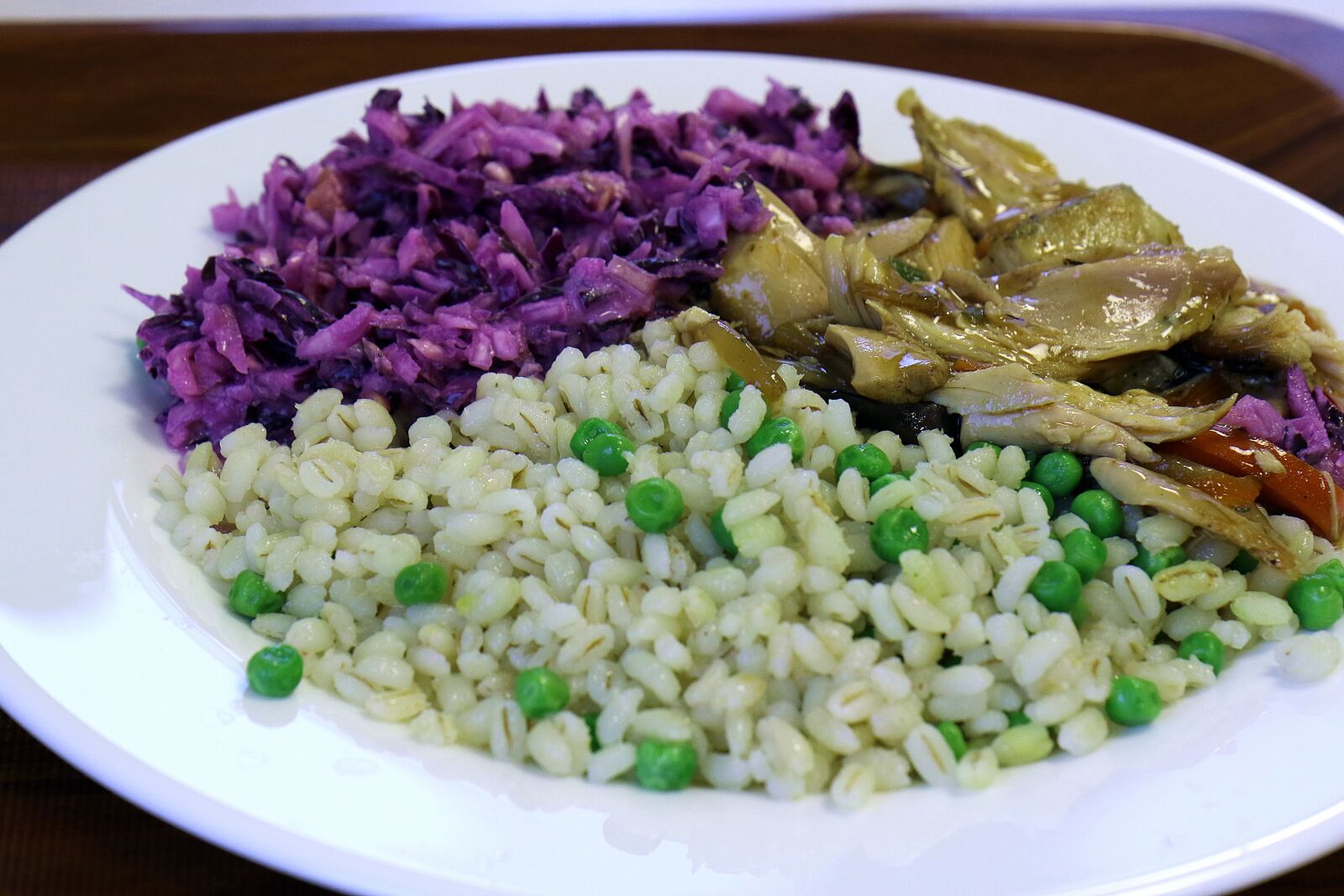 Canon EOS 7D Mark II sample photo. Eating, peas, buckwheat photography
