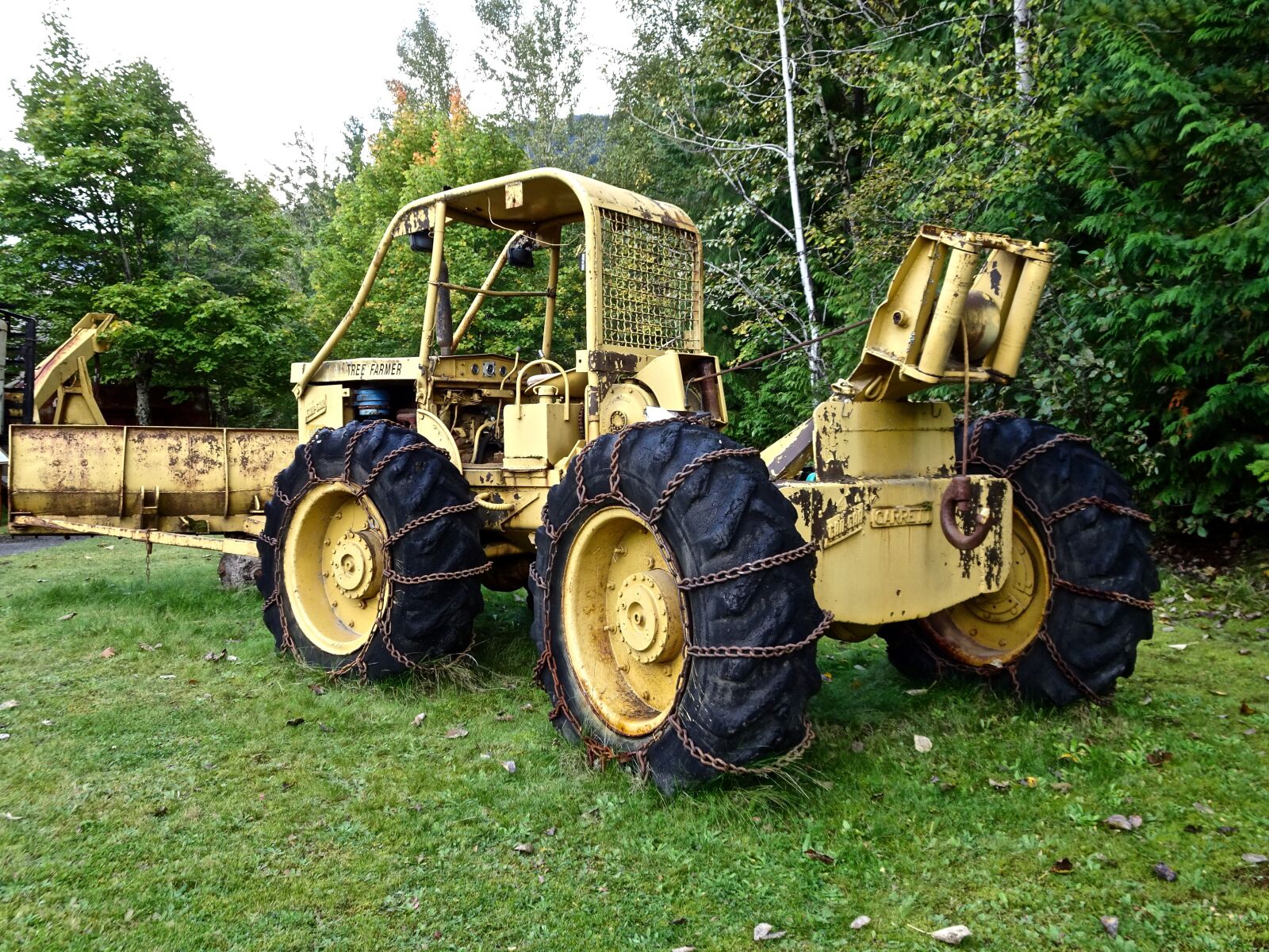 Sony Cyber-shot DSC-HX90V sample photo. Tractor, lumbering, machine photography