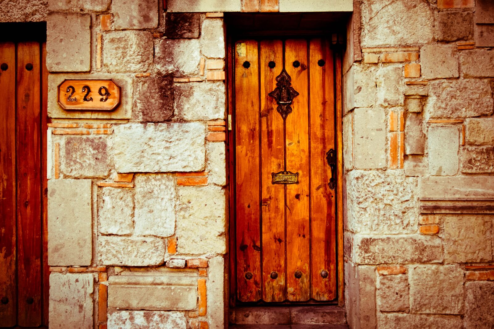 Nikon D5300 sample photo. Coffee, door, wood photography