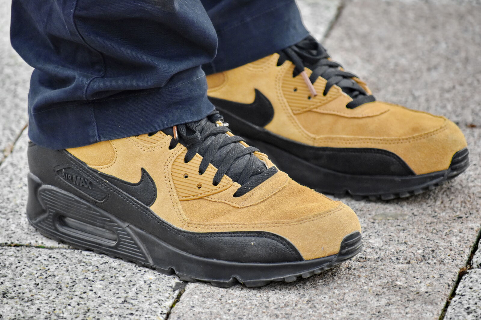Nikon D5500 sample photo. Autumn season, footwear, sneakers photography