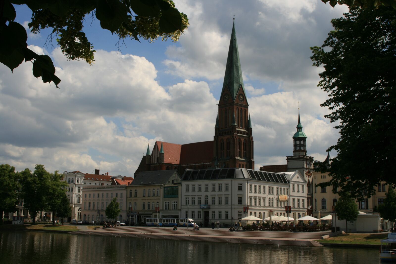 Canon EOS 400D (EOS Digital Rebel XTi / EOS Kiss Digital X) sample photo. Dom, schwerin, mecklenburg western photography