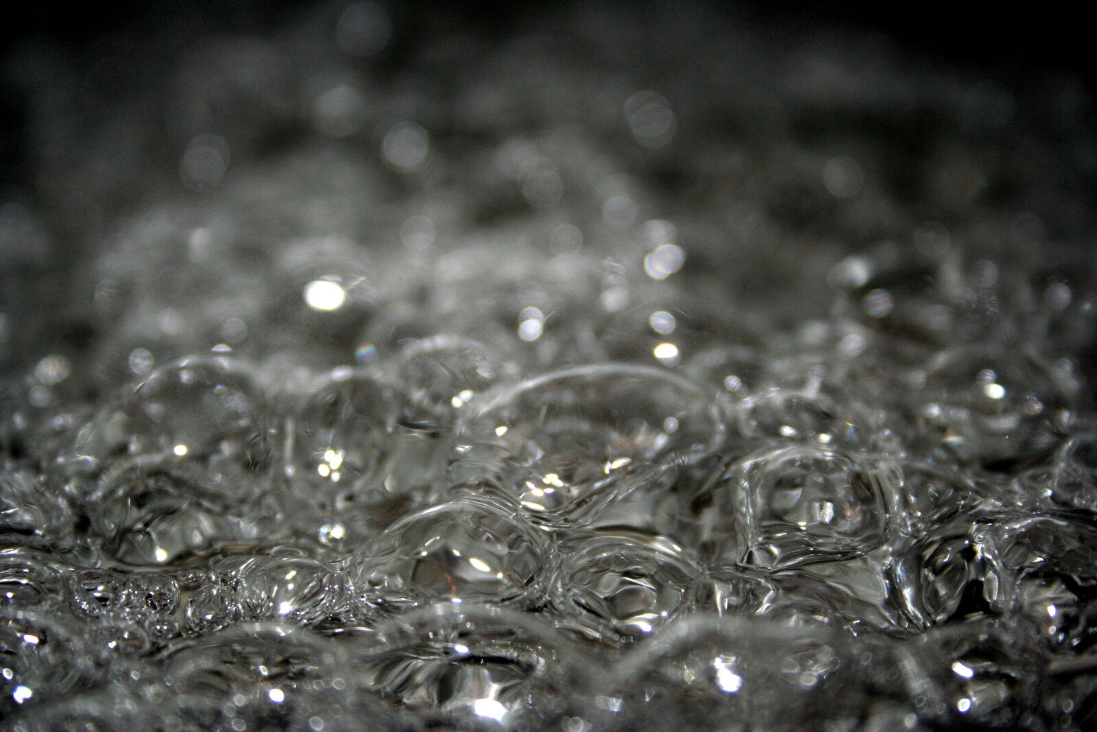 Canon EOS 350D (EOS Digital Rebel XT / EOS Kiss Digital N) sample photo. Boiling water, bubbles, cooking photography