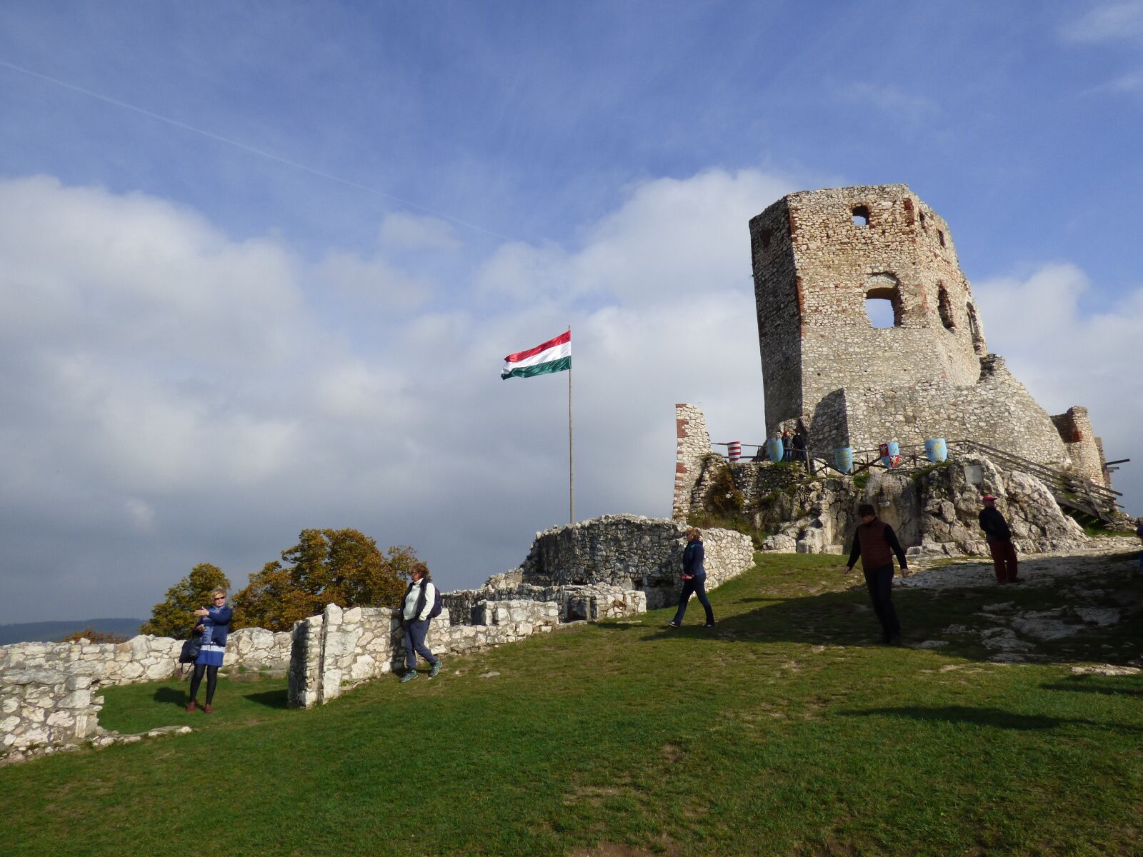 Panasonic DMC-FZ72 sample photo. Csesznek, castle, castle ruins photography