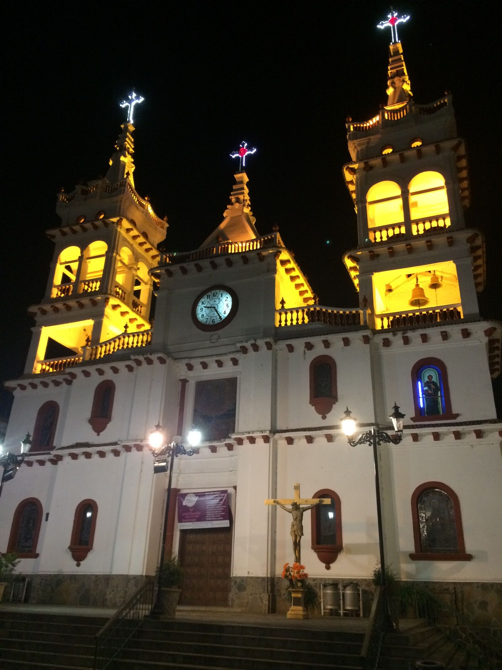 iPhone 5s back camera 4.15mm f/2.2 sample photo. Church, jalisco, lights, mazamitla photography