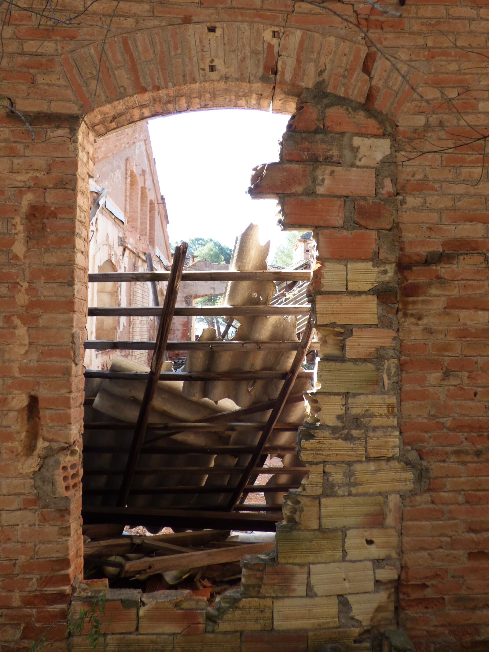 Panasonic Lumix DMC-FZ70 sample photo. Window, abandoned, ruin photography