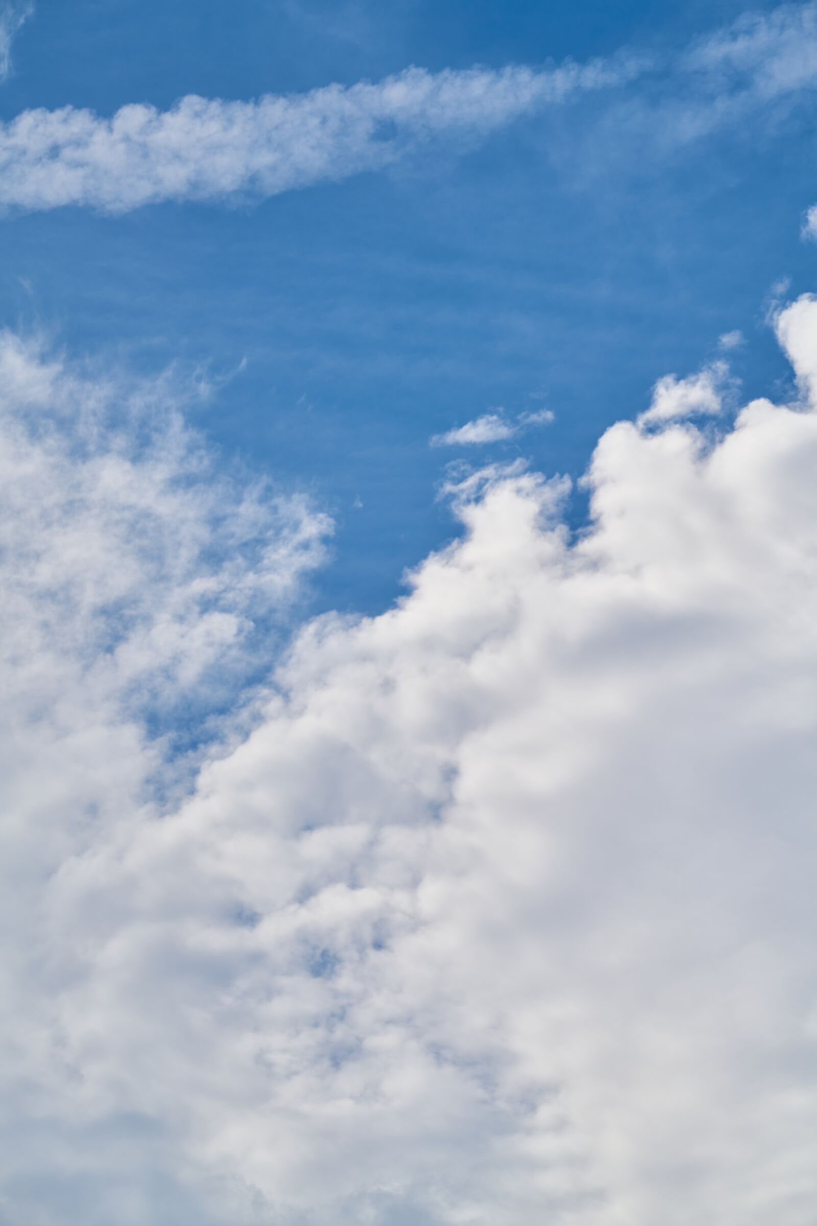 Sony a7R II + Sony FE 70-200mm F4 G OSS sample photo. Cloud, white, blue photography