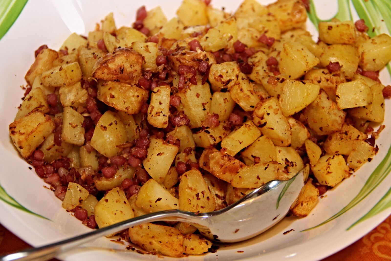 Canon EOS 1100D (EOS Rebel T3 / EOS Kiss X50) sample photo. Fried potatoes, bacon, onions photography