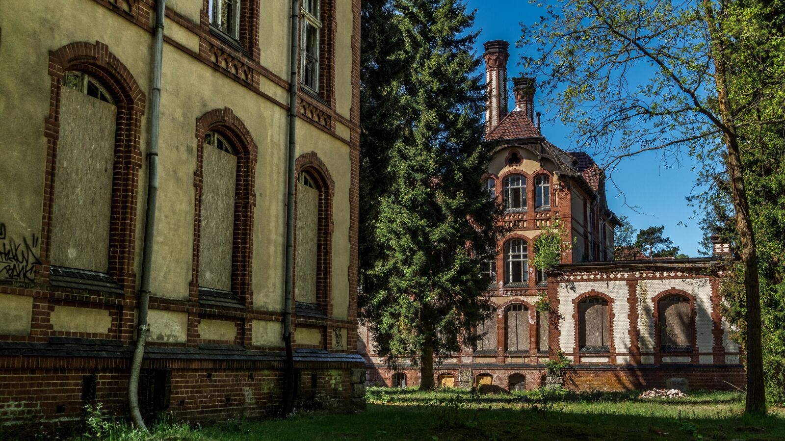 Sony Alpha a5000 (ILCE 5000) sample photo. Architecture, old, building photography