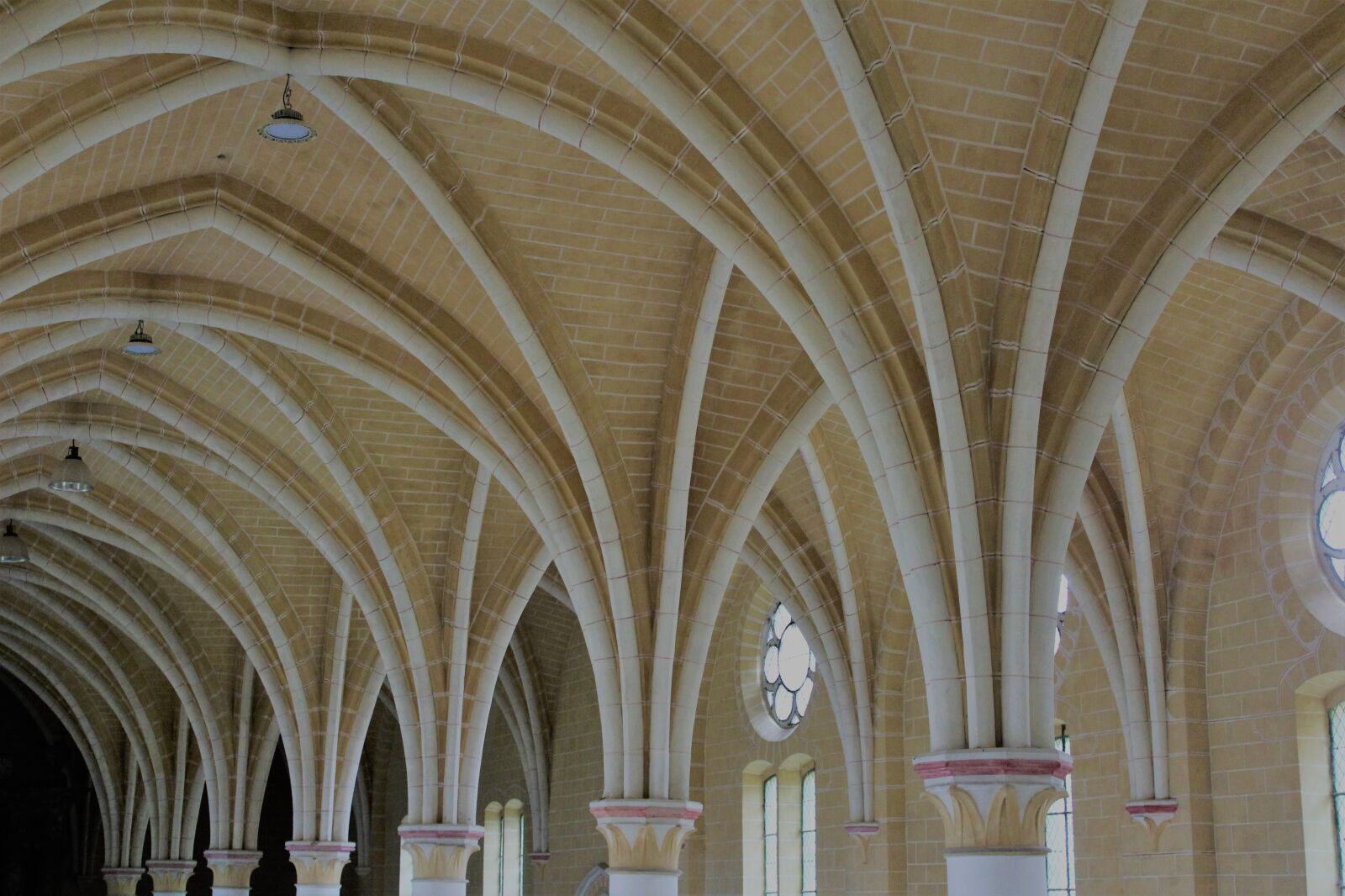 Canon EOS 1200D (EOS Rebel T5 / EOS Kiss X70 / EOS Hi) sample photo. Ceiling, church, architecture photography