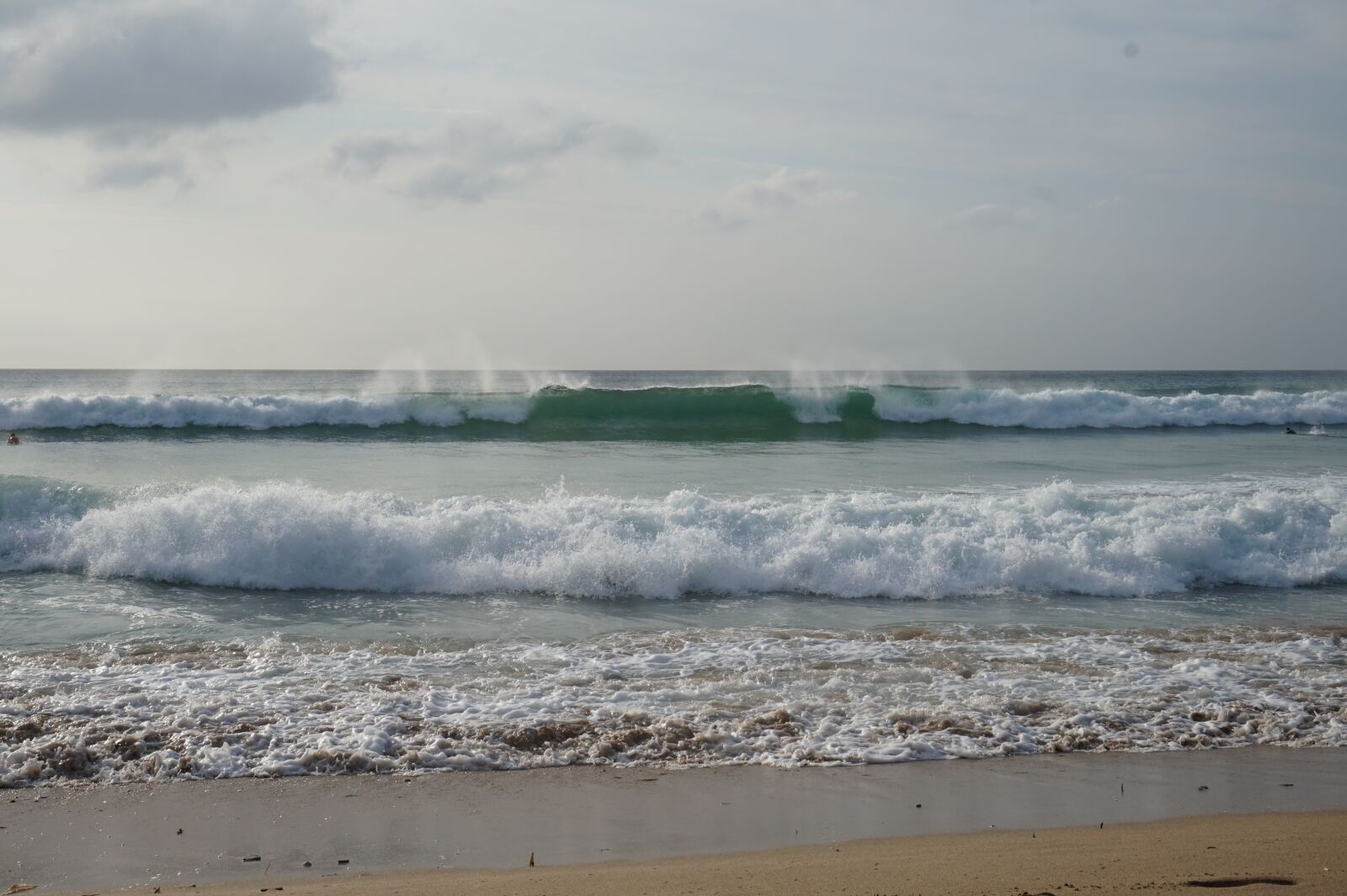 Sony Alpha a5000 (ILCE 5000) + Sony E 16-50mm F3.5-5.6 PZ OSS sample photo. Waves, sand, water photography