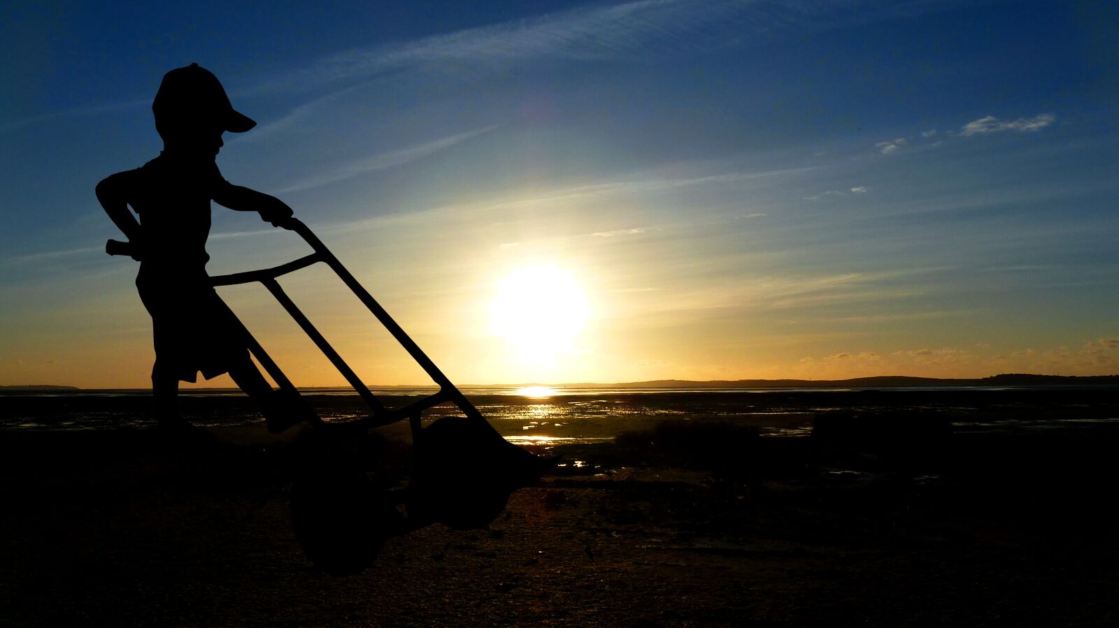 Panasonic Lumix DMC-FZ200 sample photo. Sunset, child, nature photography