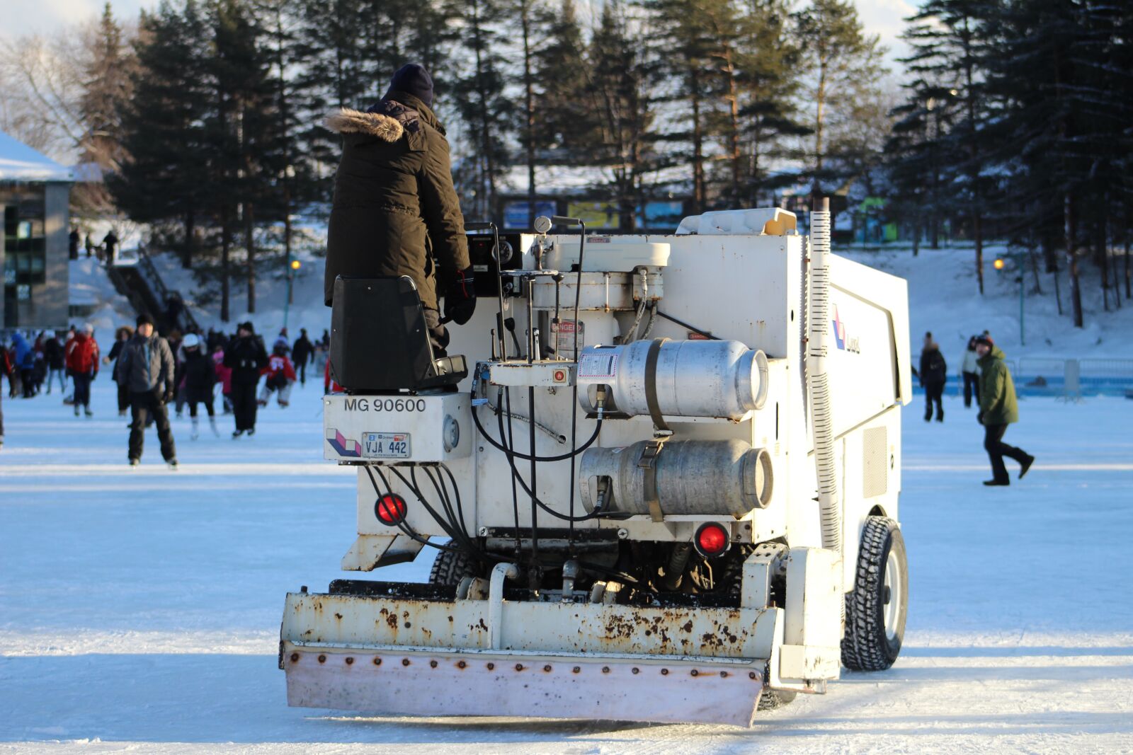 Canon EOS 1300D (EOS Rebel T6 / EOS Kiss X80) sample photo. Zamboni, winter, ice photography