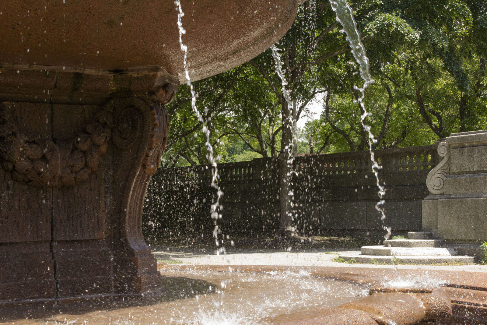 Canon EOS 1200D (EOS Rebel T5 / EOS Kiss X70 / EOS Hi) sample photo. Chicago, fountain, grant, park photography