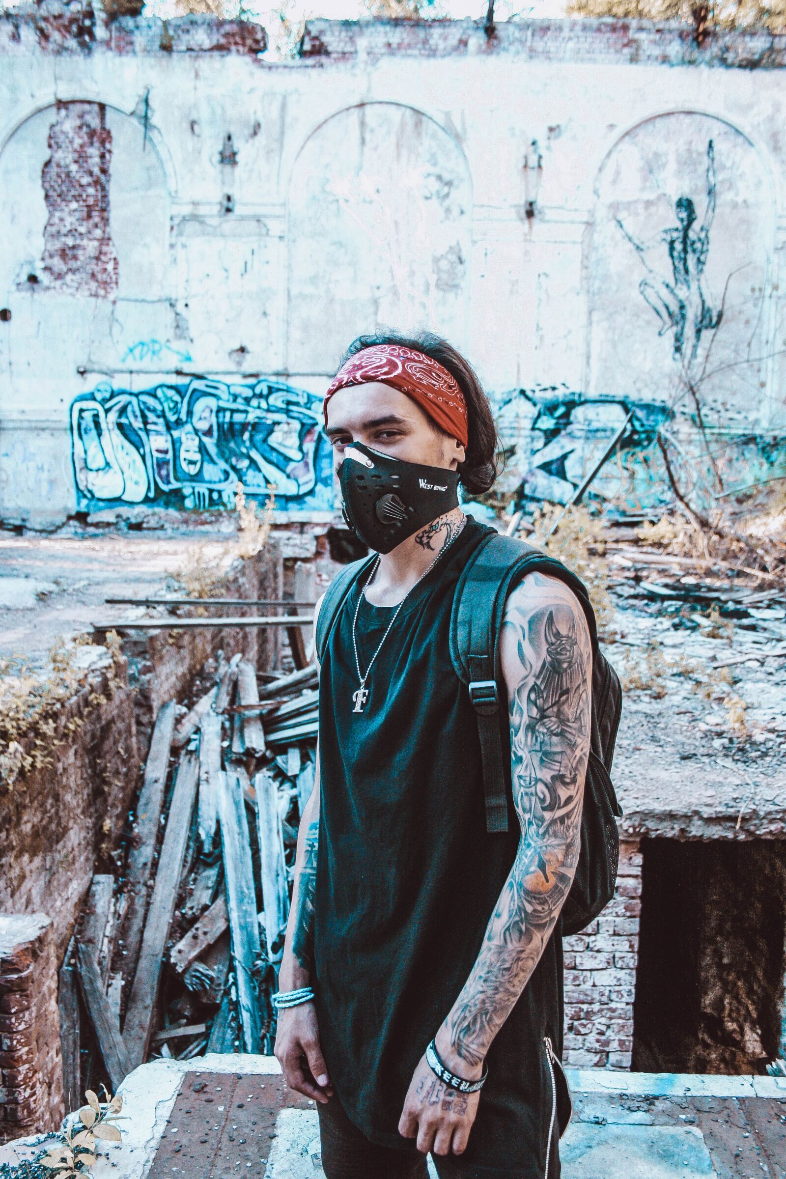 Canon EF-S 18-55mm F3.5-5.6 II sample photo. Boy, man, tattoos photography