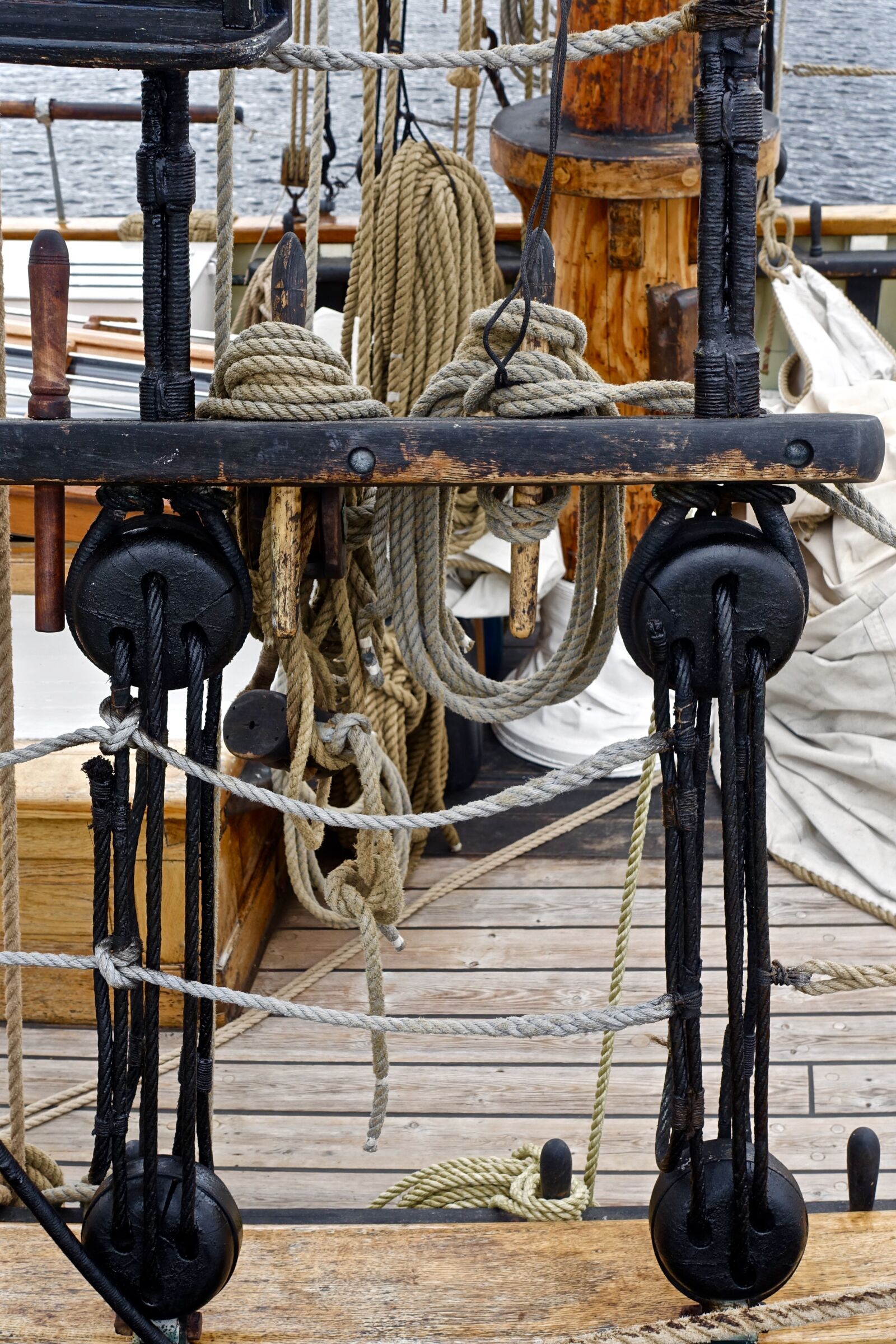 Sony Cyber-shot DSC-RX100 III sample photo. Nautical, ropes, equipment photography