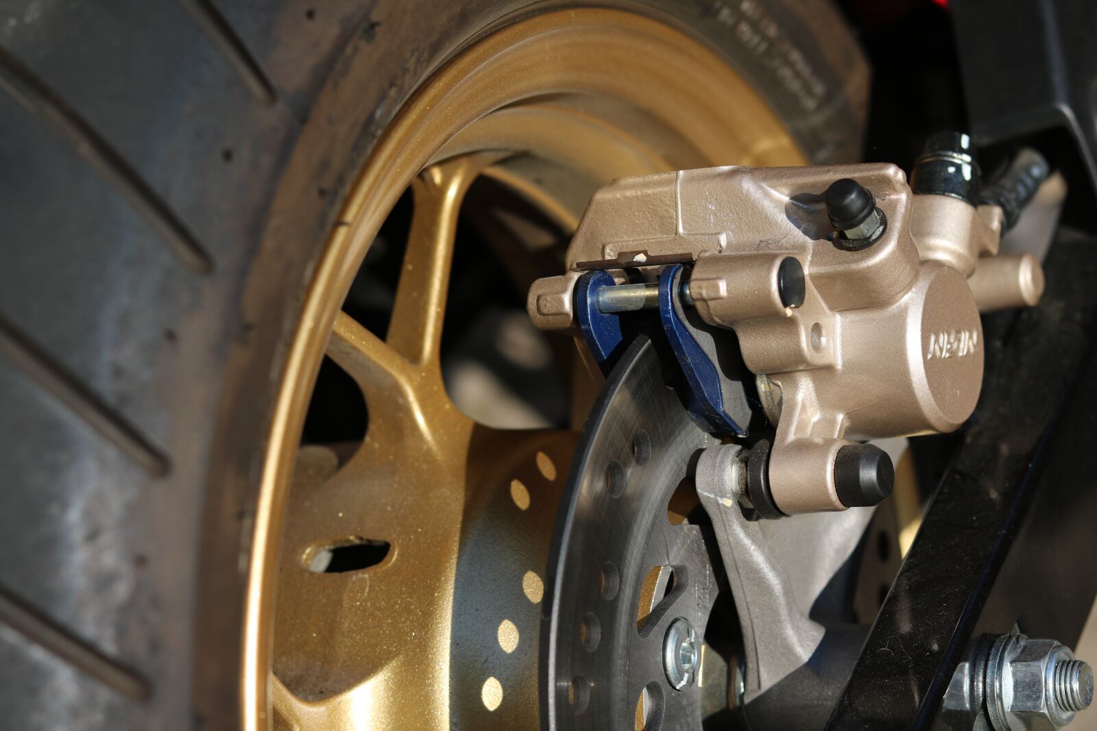 Canon EOS 750D (EOS Rebel T6i / EOS Kiss X8i) sample photo. Technology, brake, motorcycle photography
