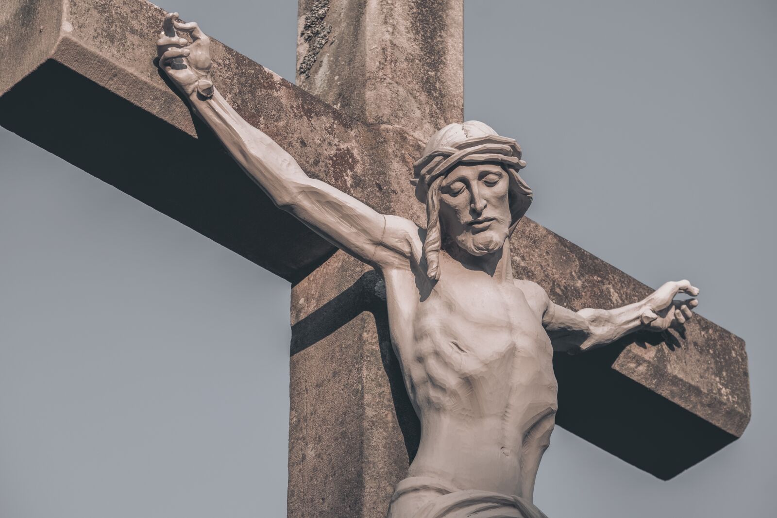 Fujifilm XF 55-200mm F3.5-4.8 R LM OIS sample photo. Jesus, cross, corridor cross photography